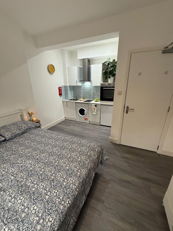 Flat Camberwell Road in London