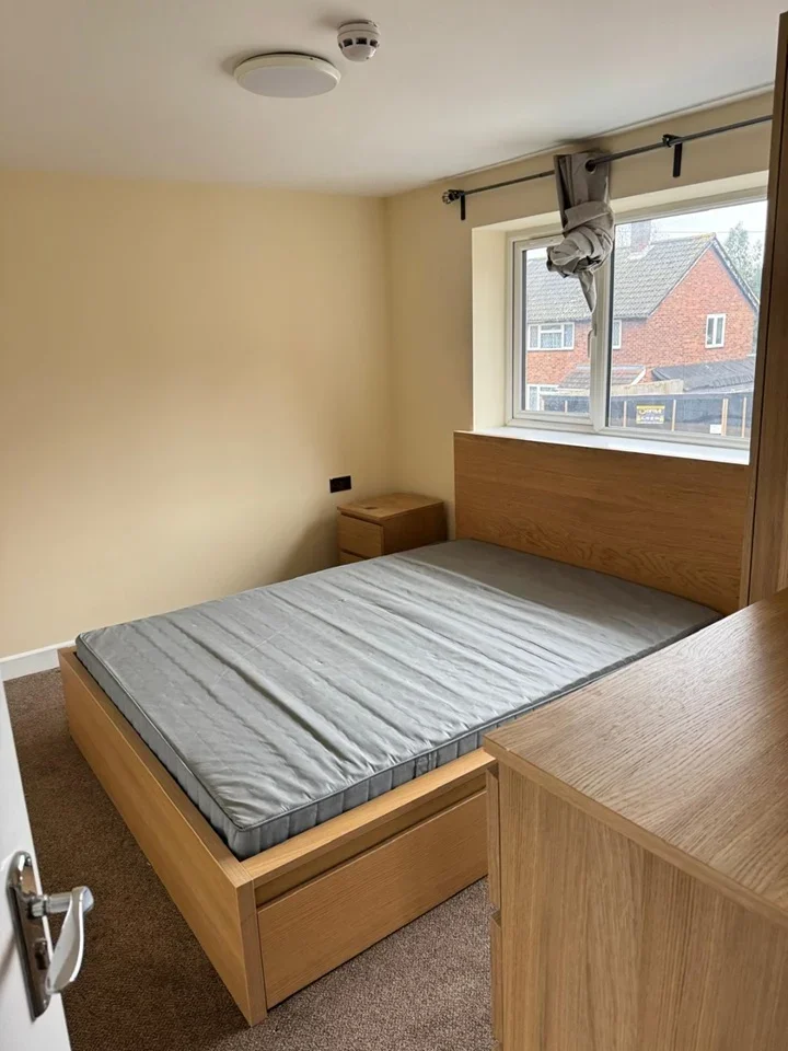 Room Evesham Close in Greater London