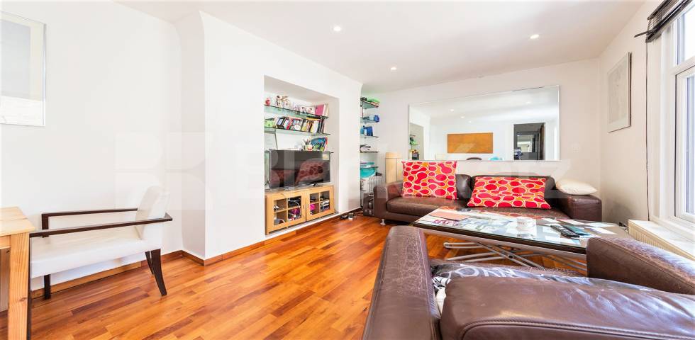 Flat Iverson Road in Greater London