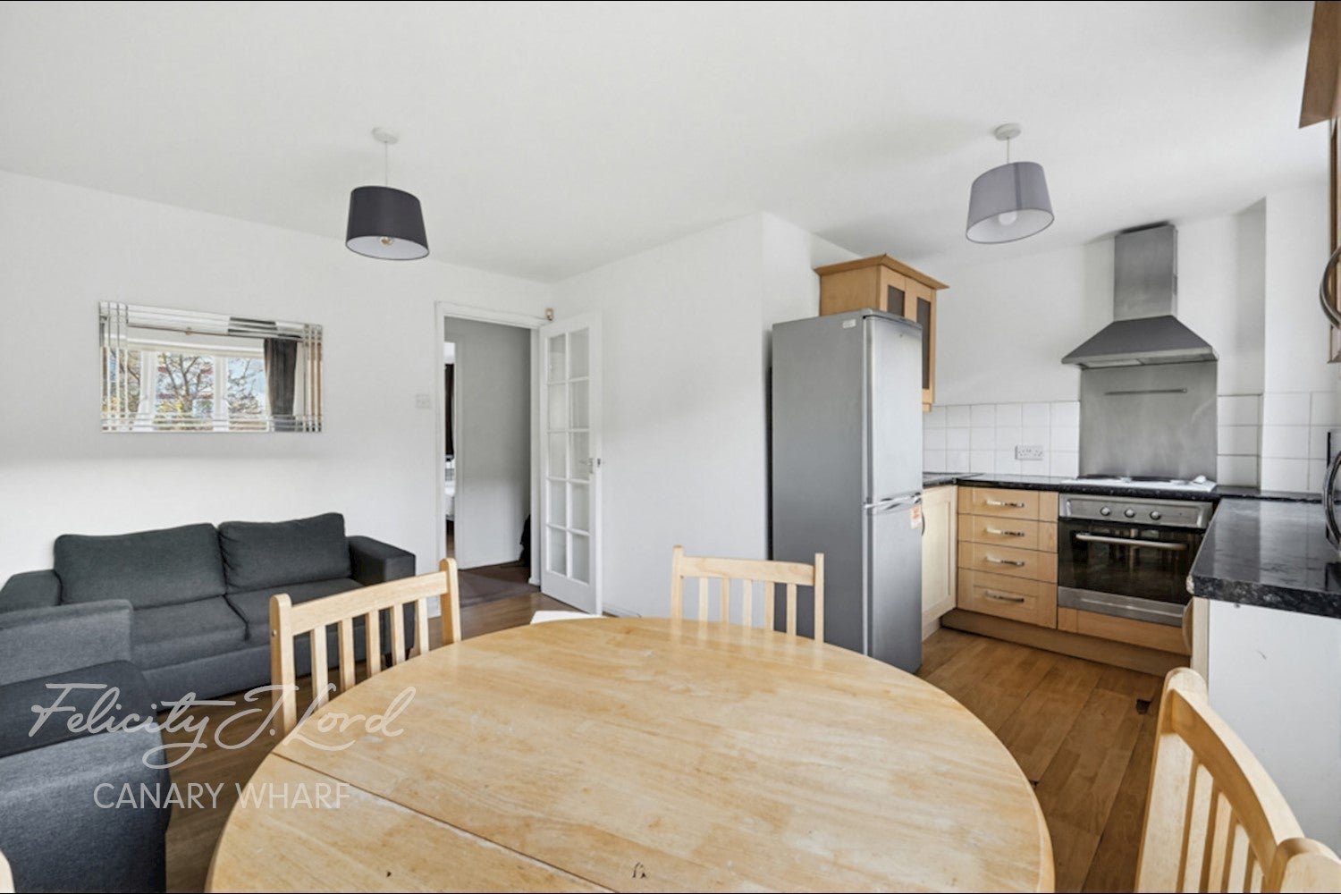 Flat Westferry Road in Greater London