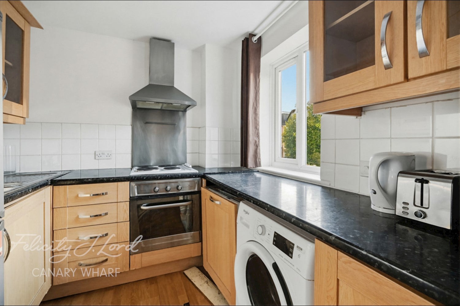 Flat Westferry Road in Greater London