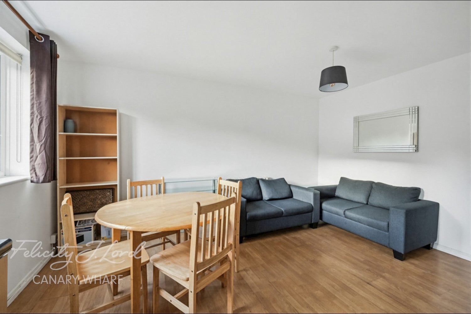 Flat Westferry Road in Greater London