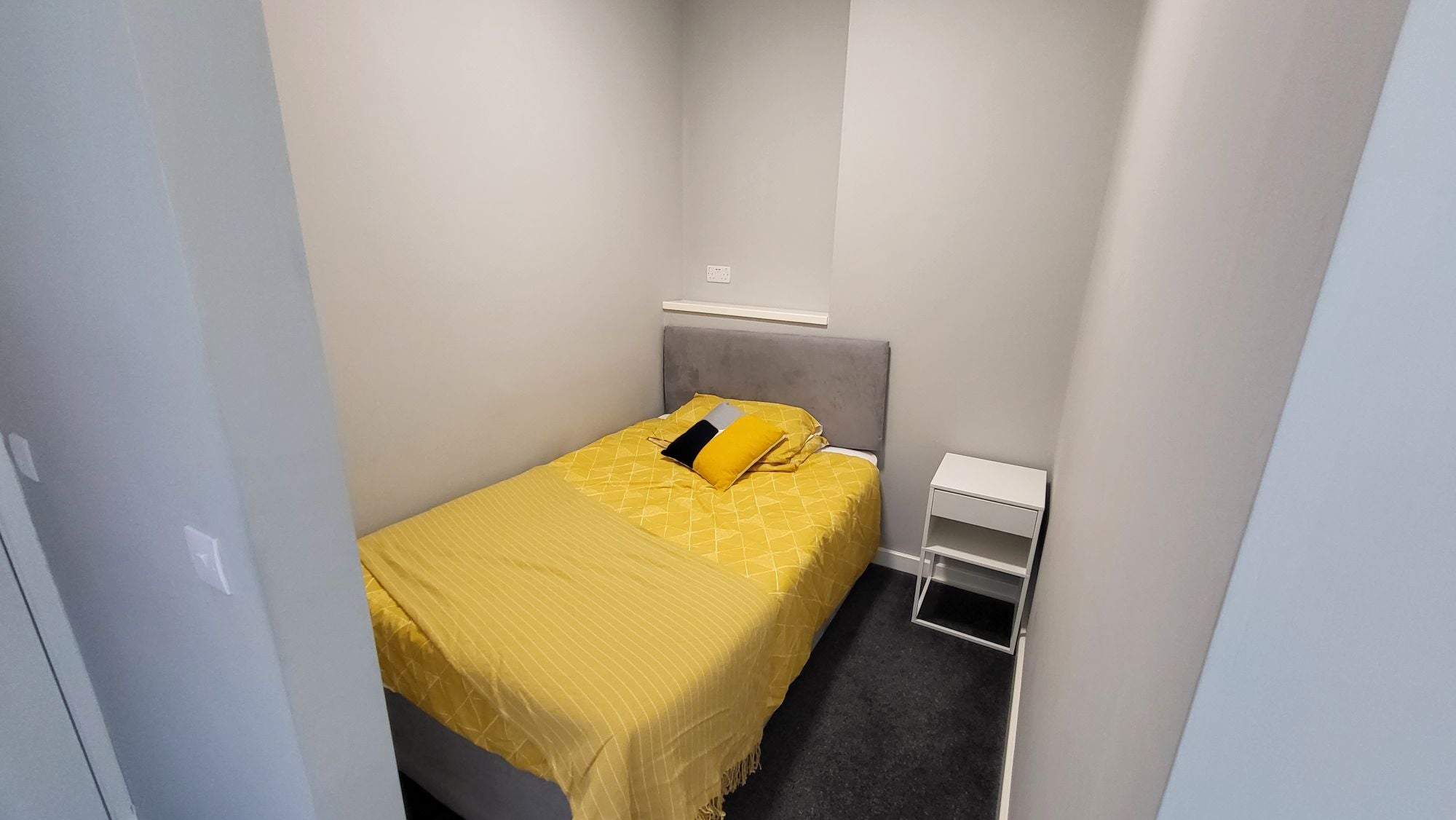 Room Auckland Road in Doncaster
