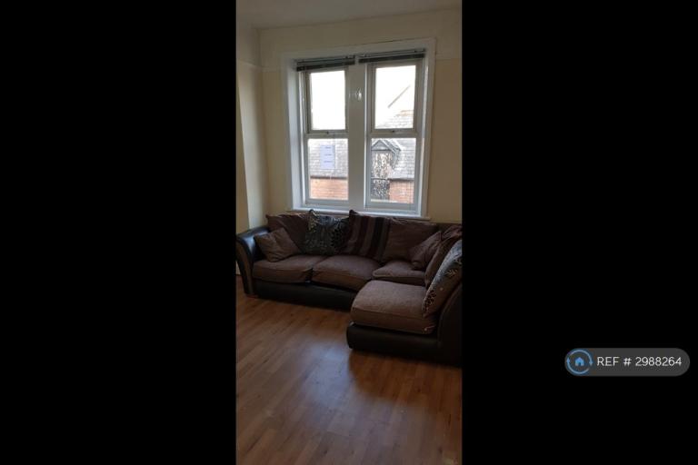 Flat Wingrove Avenue in Newcastle upon Tyne