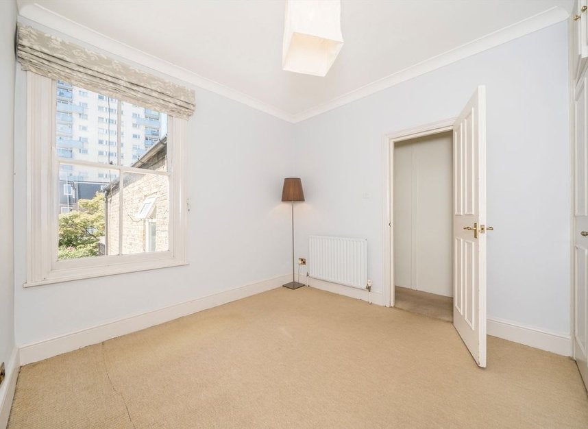 Flat Hamble Street in Greater London