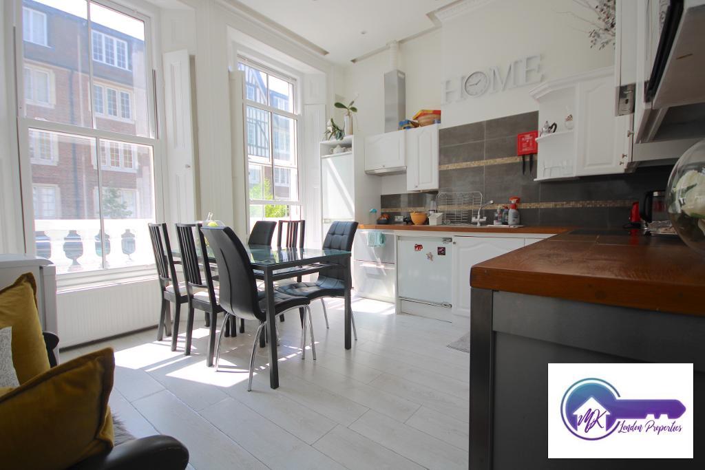 Room Mortimer Crescent in Greater London