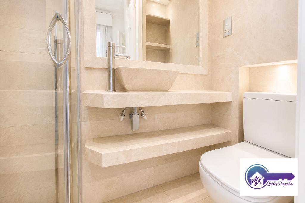 Room Mortimer Crescent in Greater London