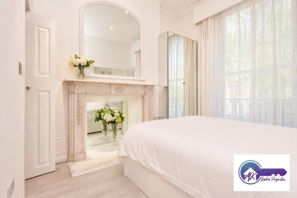 Room Mortimer Crescent in Greater London