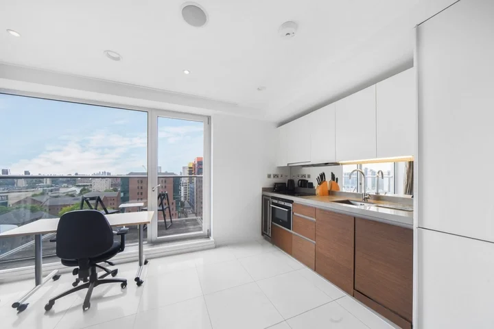 Flat Baltimore Wharf in Greater London