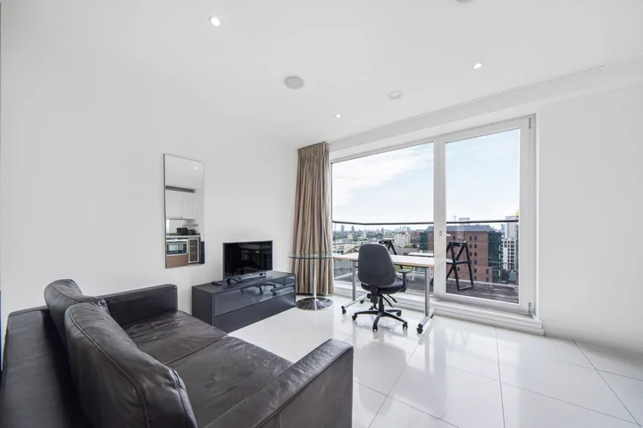 Flat Baltimore Wharf in Greater London