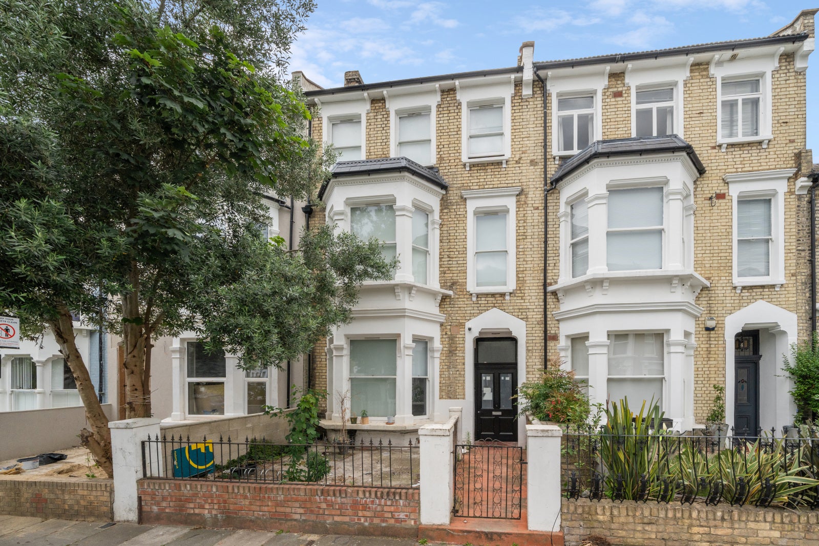 Flat Warbeck Road in Greater London