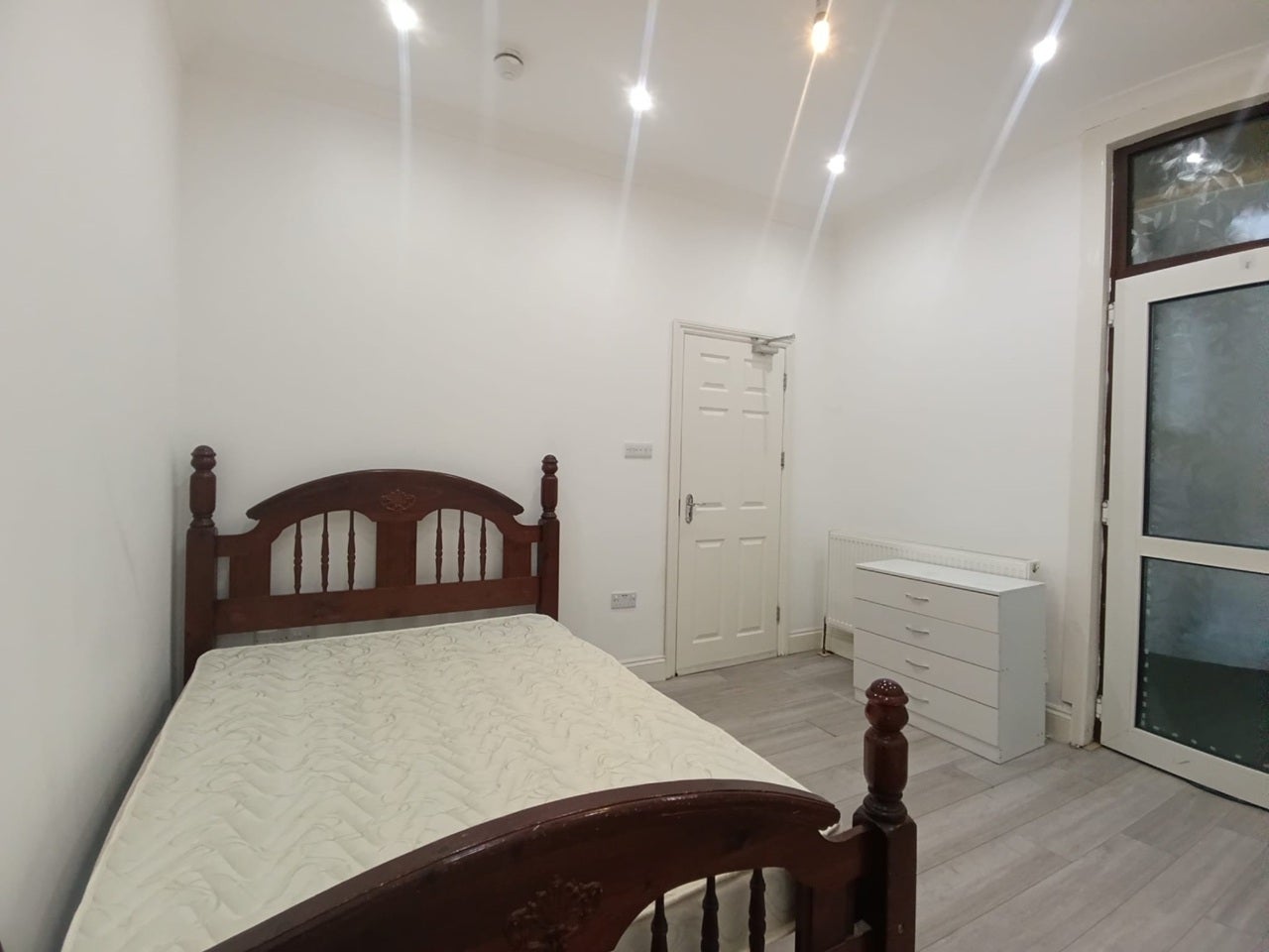 Room St Stephen's Road in Greater London