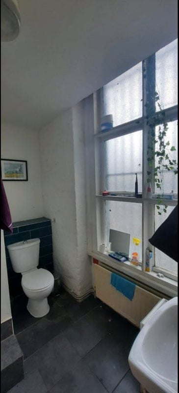 Room Queens Yard in Greater London