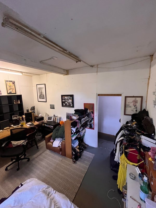 Room Queens Yard in Greater London