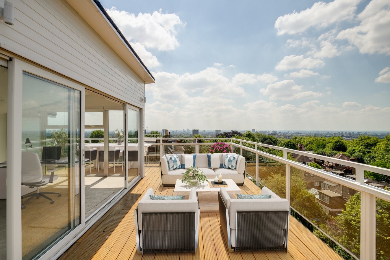 Flat Lyndhurst Terrace in Greater London