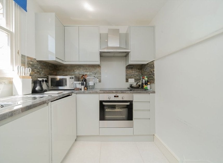 Flat Philbeach Gardens in Greater London