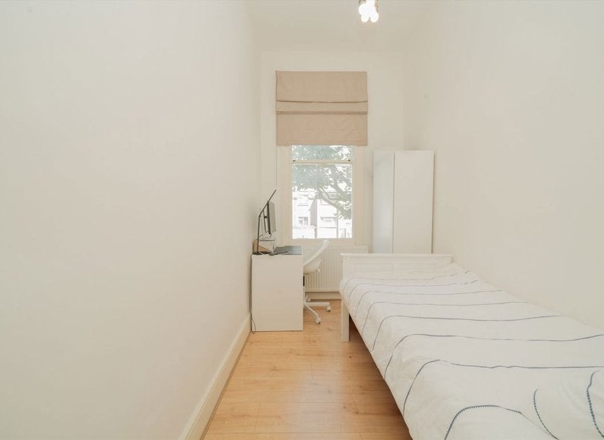 Flat Philbeach Gardens in Greater London