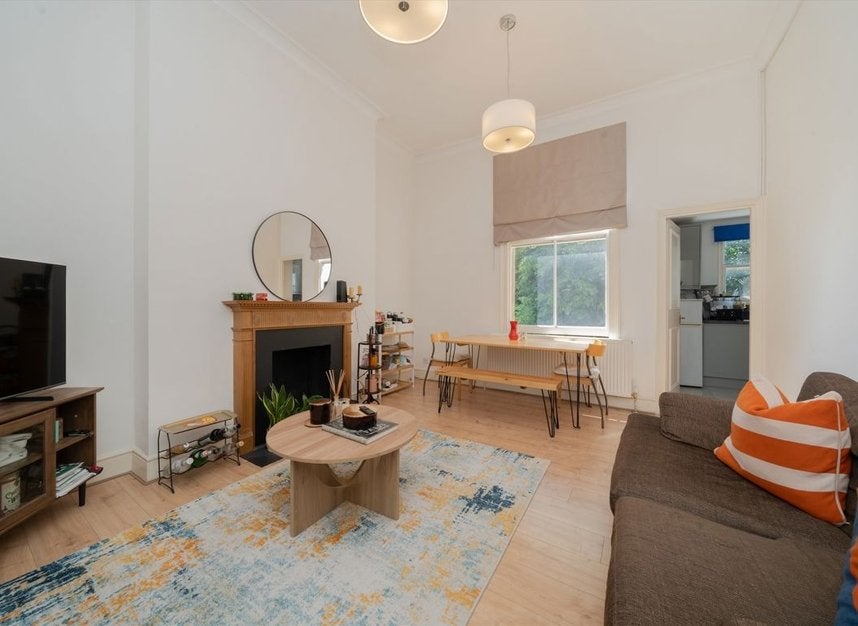 Flat Philbeach Gardens in Greater London