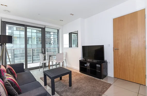 Flat Hampstead Road in Greater London