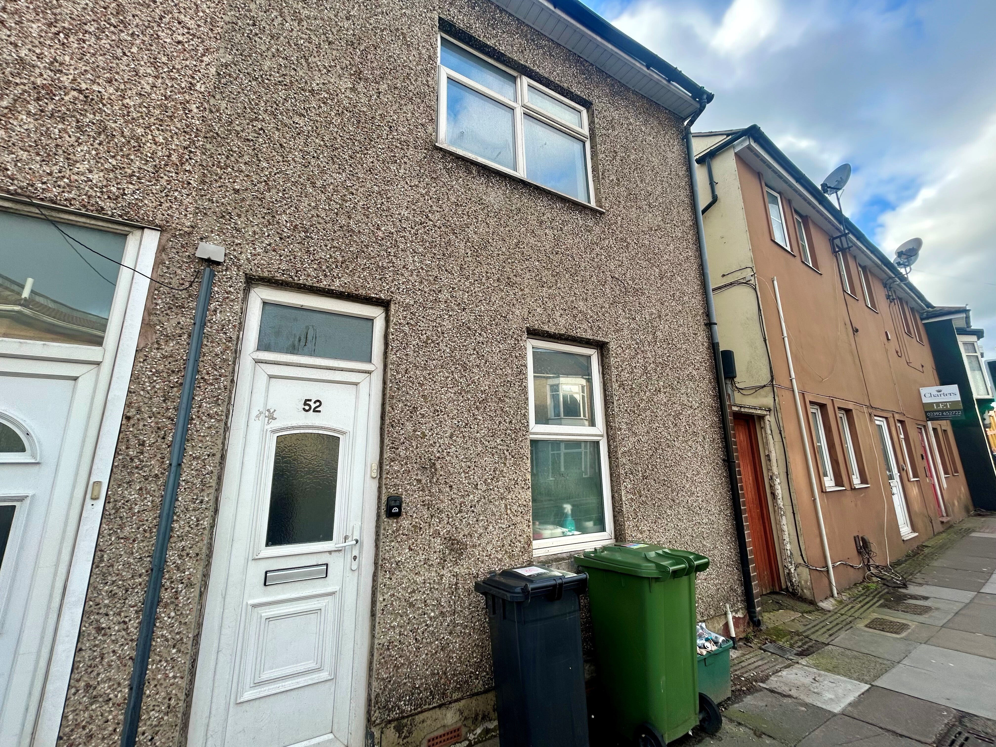 Flat Fratton Road in Portsmouth