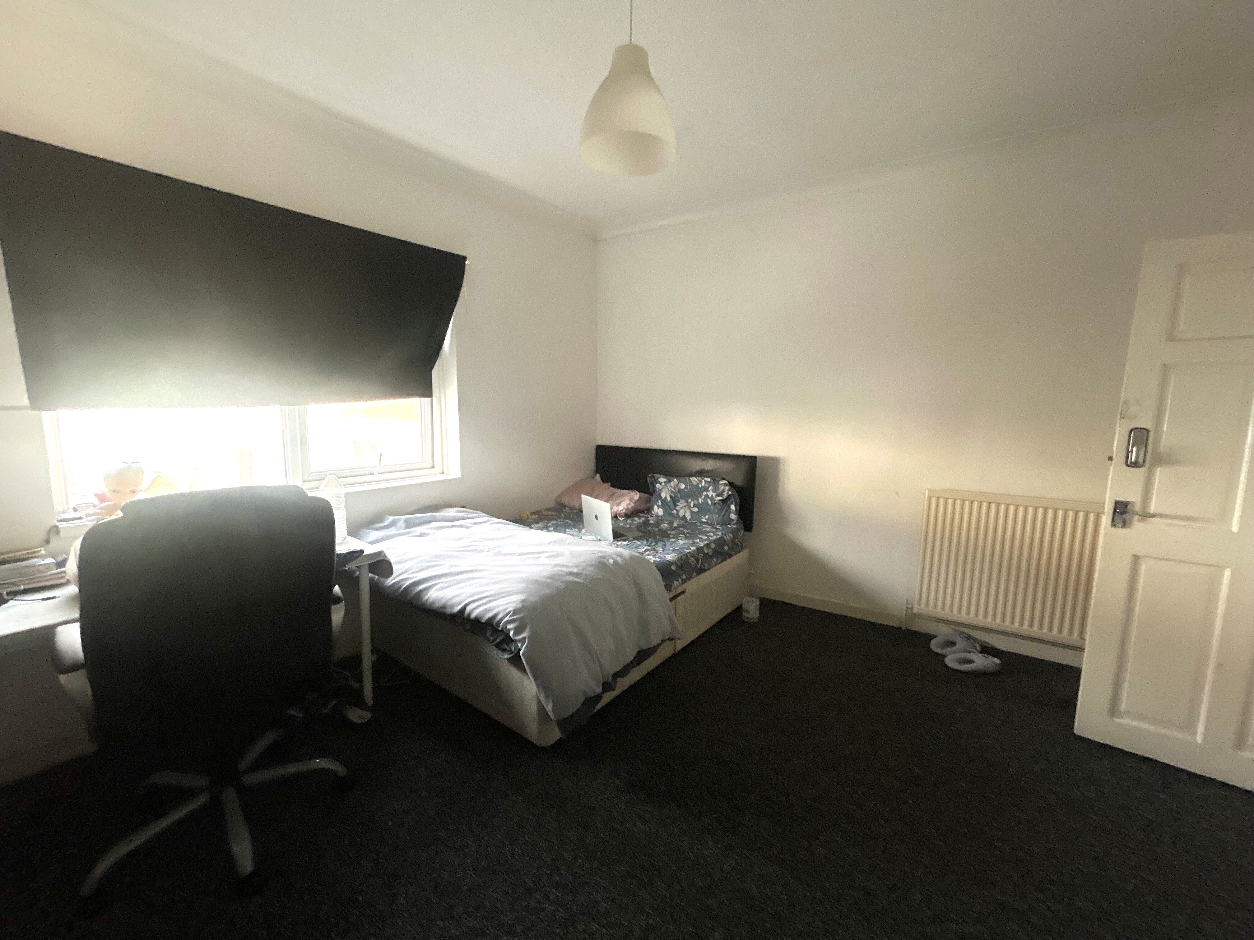 Flat Fratton Road in Portsmouth