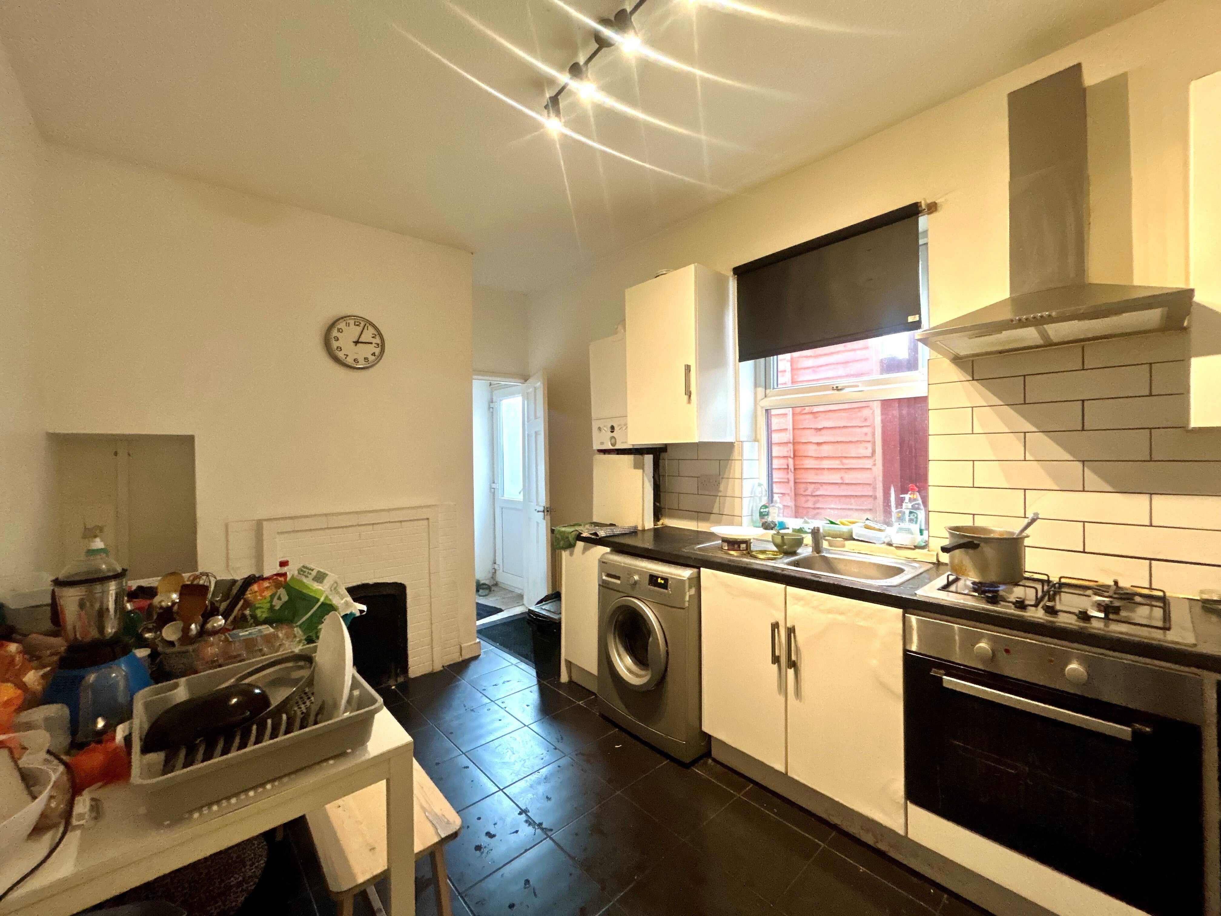 Flat Fratton Road in Portsmouth