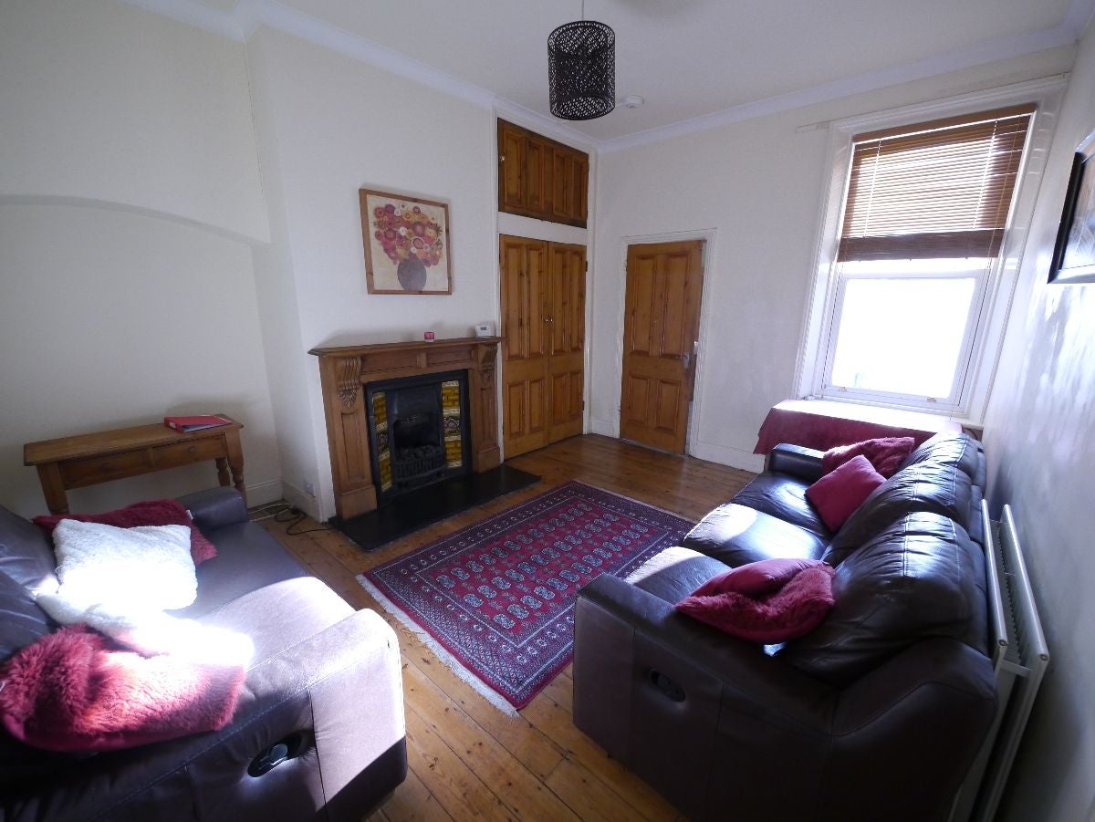 Flat Fairfield Road in Newcastle upon Tyne