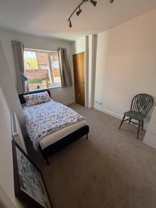 Room Woodville Road in Warwick