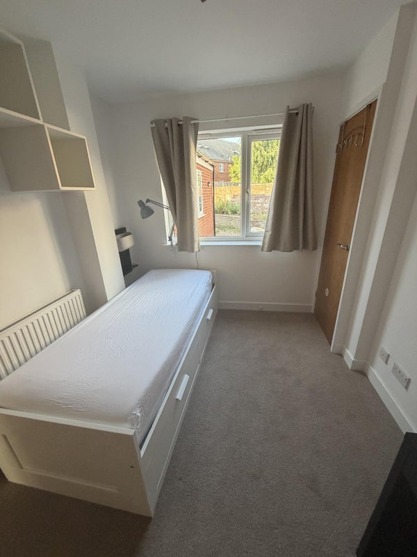 Room Woodville Road in Warwick