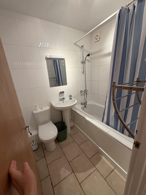 Room Woodville Road in Warwick