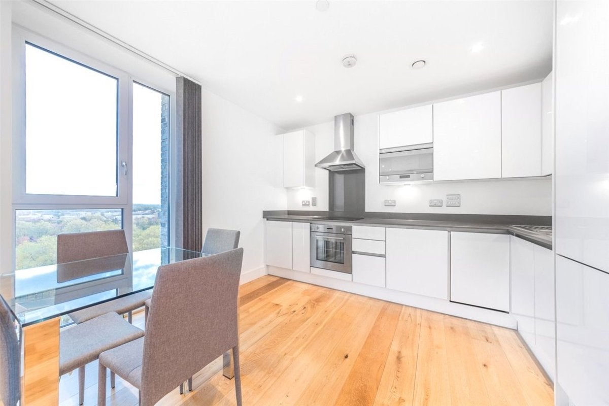 Flat Caxton Street North in Greater London