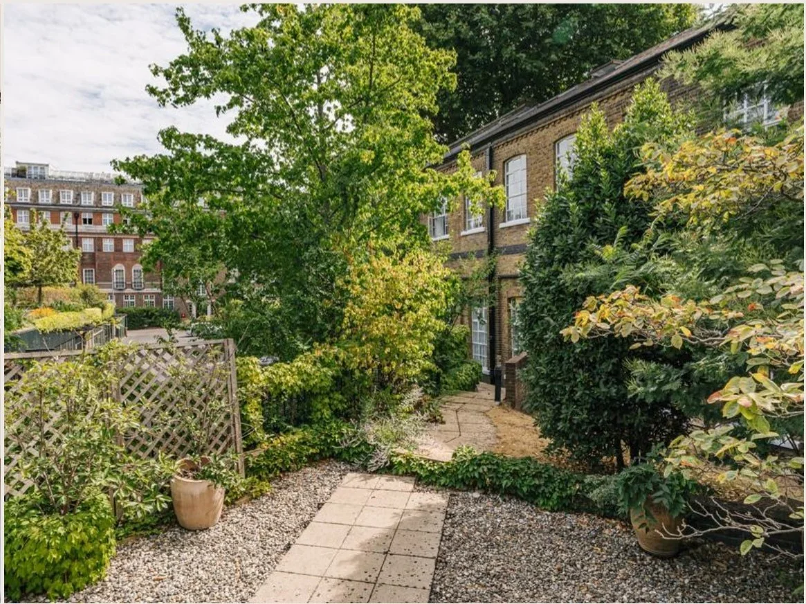 Flat Hardwick Street in Greater London