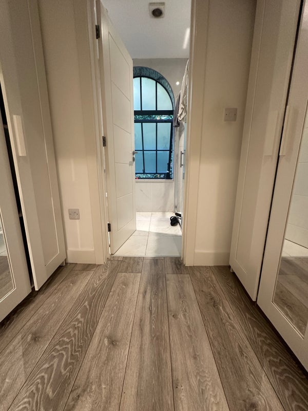 Room Station Road in Greater London