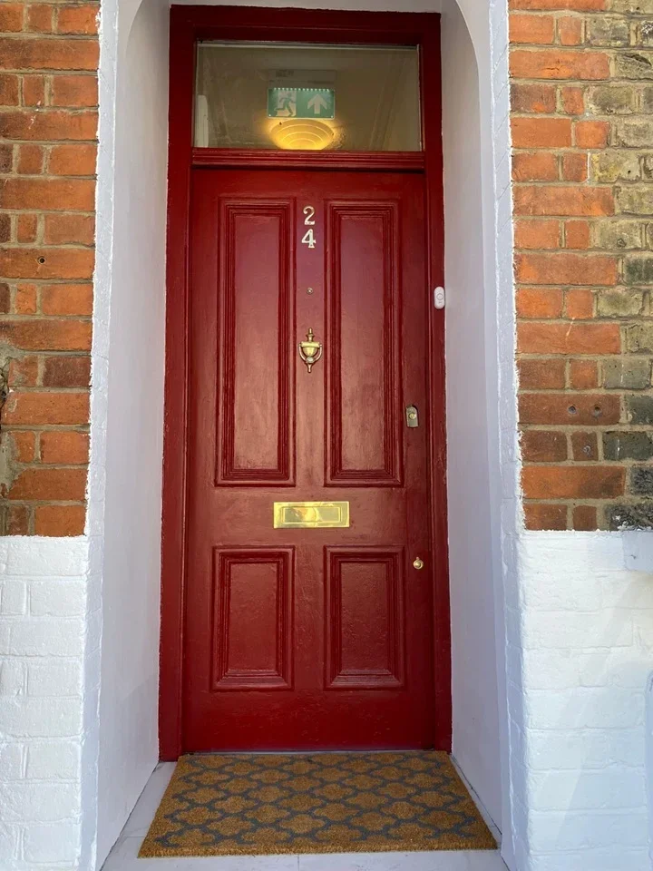 Room Floyd Road in Greater London