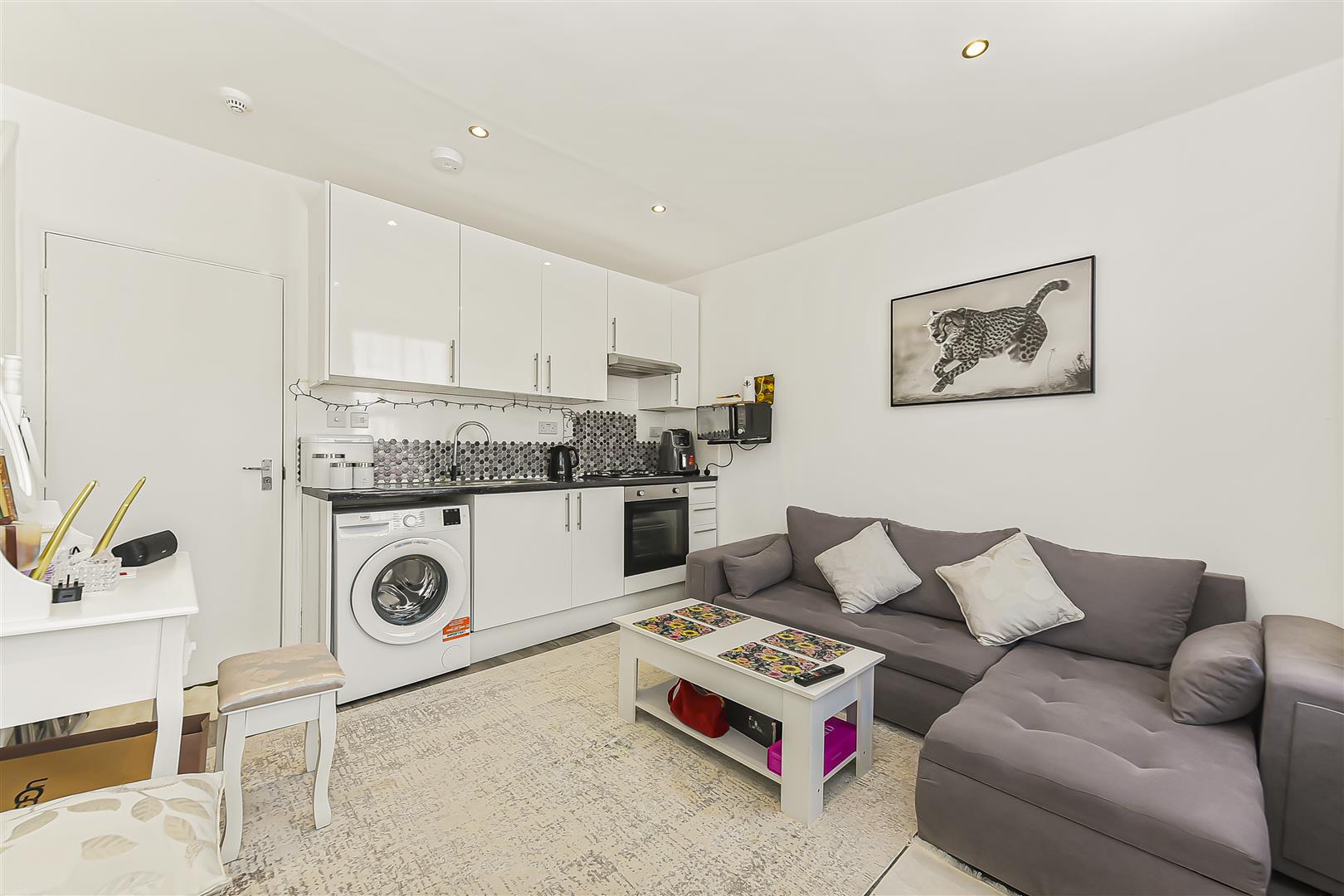 Flat Seven Sisters Road in Greater London