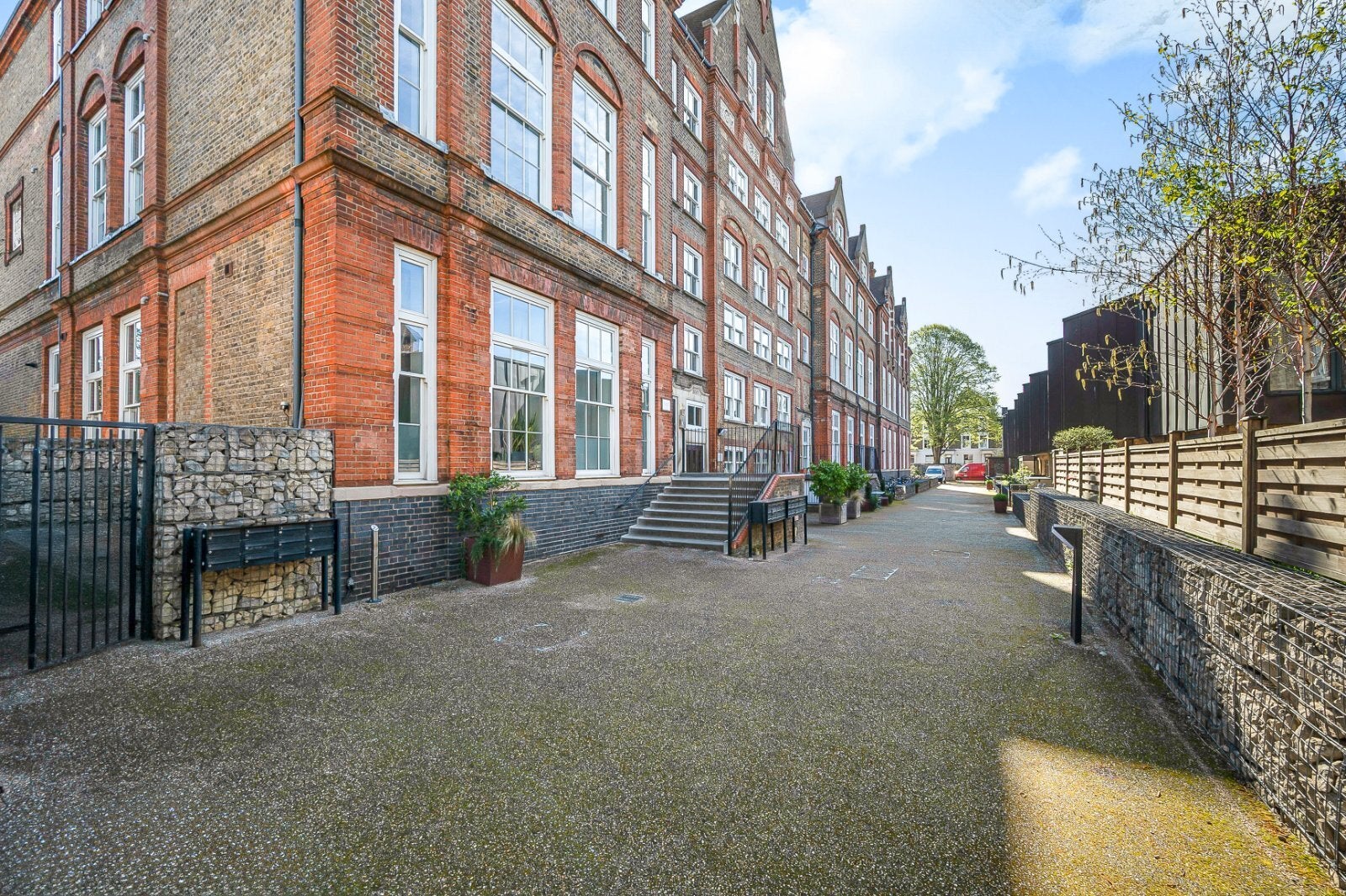Flat Ecclesbourne Road in Greater London