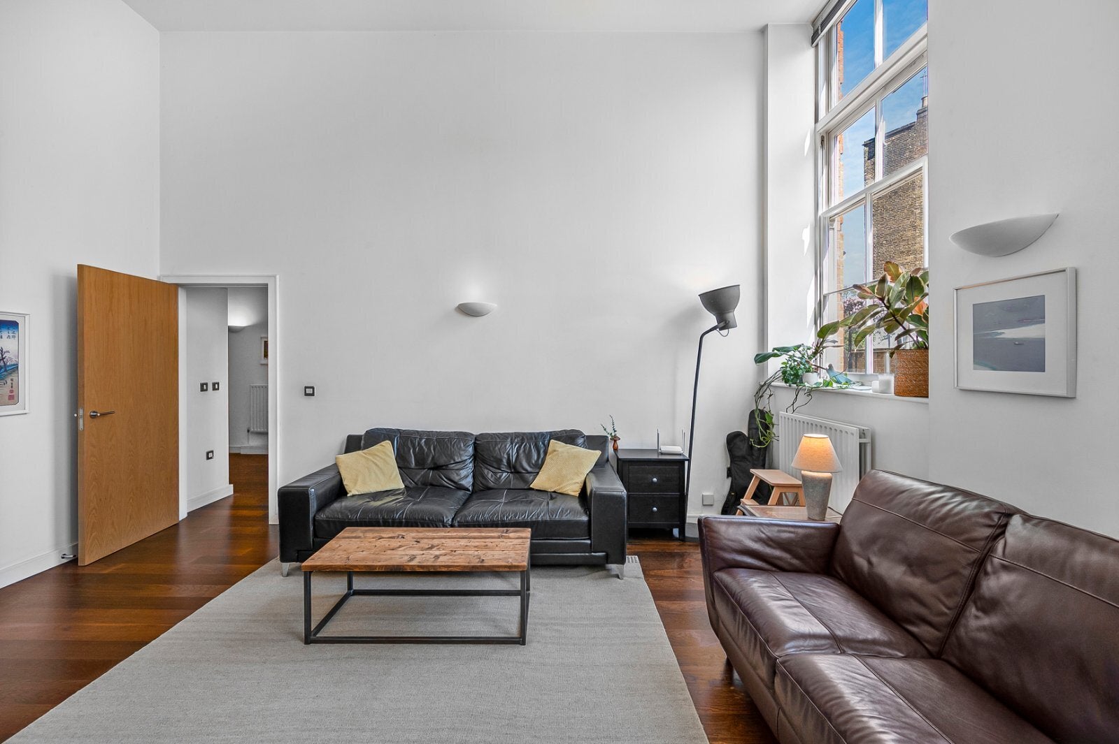 Flat Ecclesbourne Road in Greater London