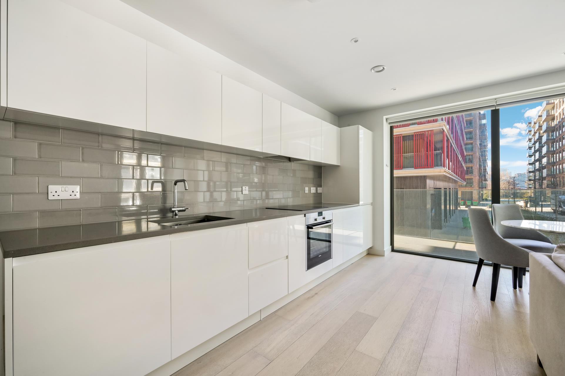 Flat Bonnet Street in Greater London