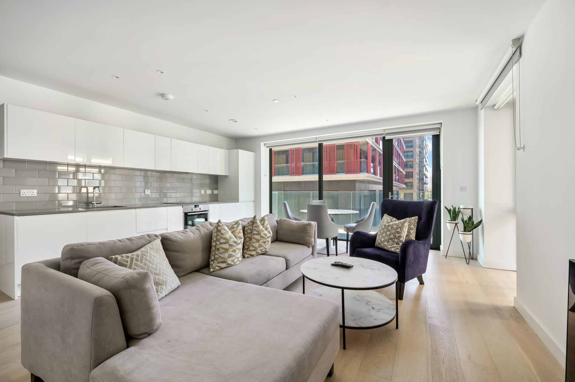 Flat Bonnet Street in Greater London