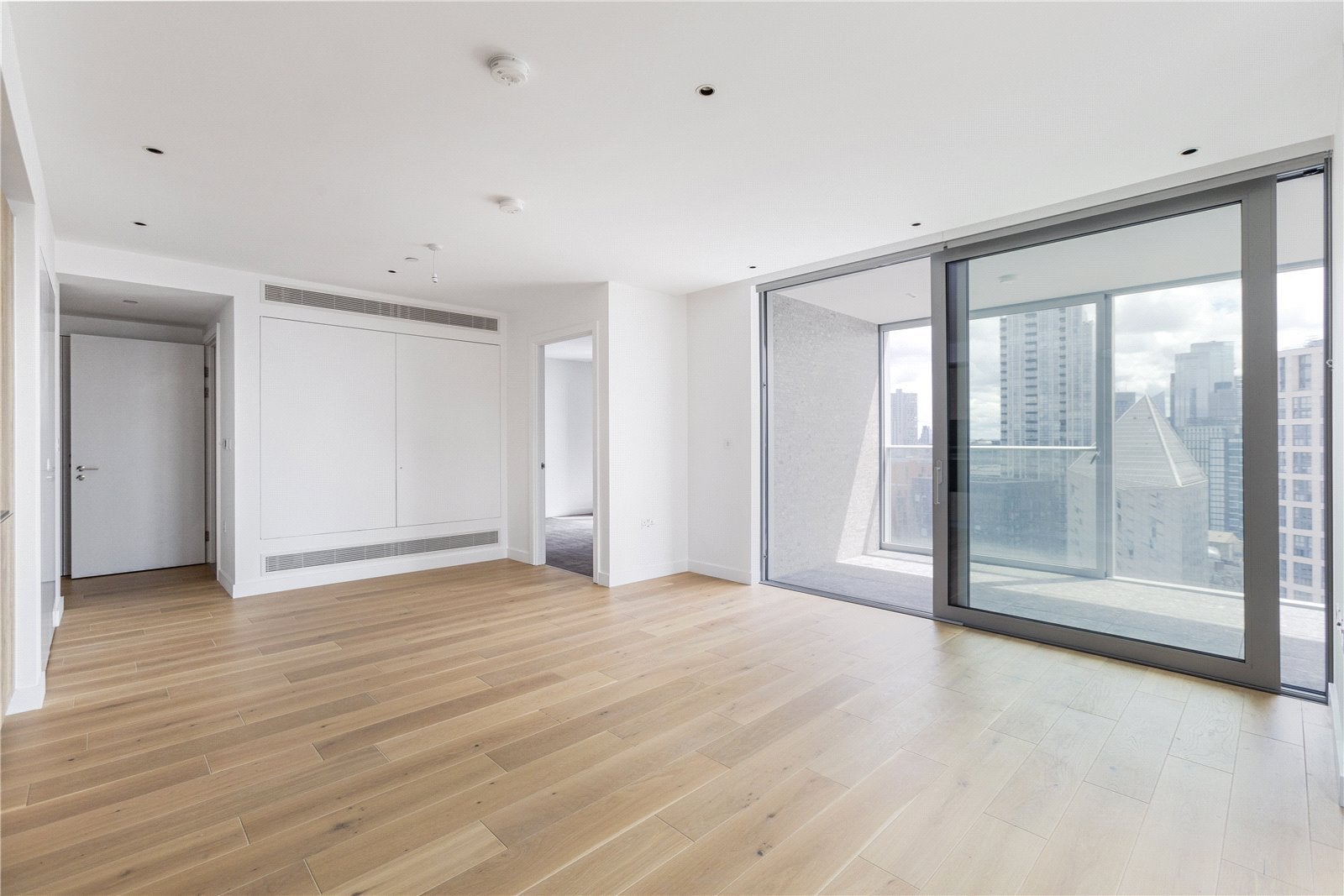Flat Nile Street in Greater London