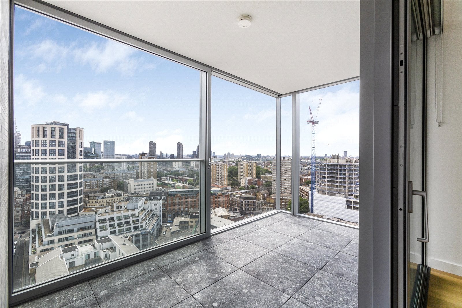 Flat Nile Street in Greater London