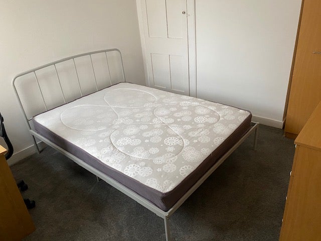 Room Bramble Road in Portsmouth