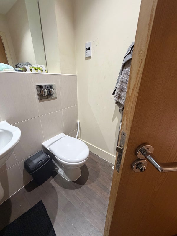 Room Blossom Drive in Greater London