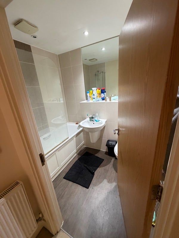 Room Blossom Drive in Greater London