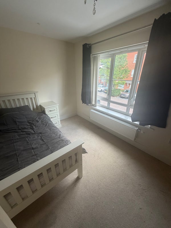 Room Blossom Drive in Greater London