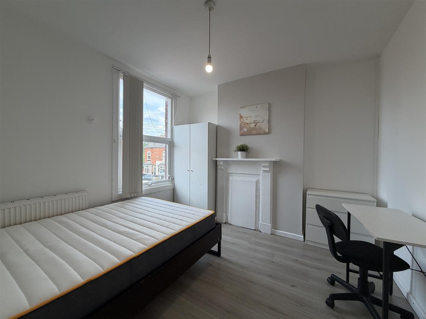 Room Daisy Road in Birmingham