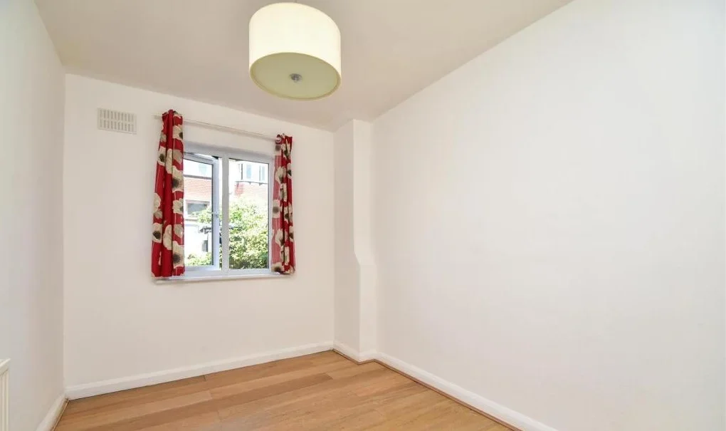 Flat Cardrew Close in Greater London