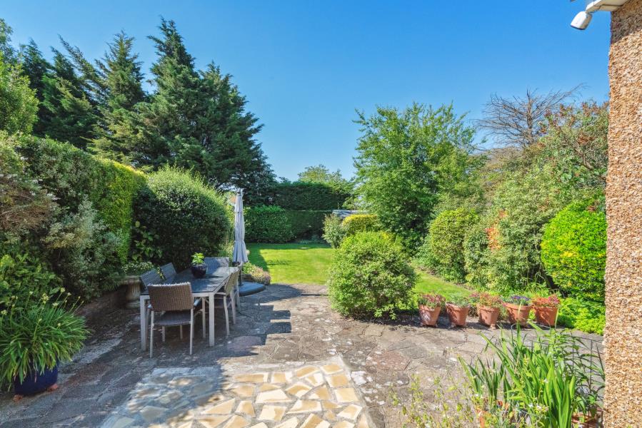 House Northwood Way in Greater London
