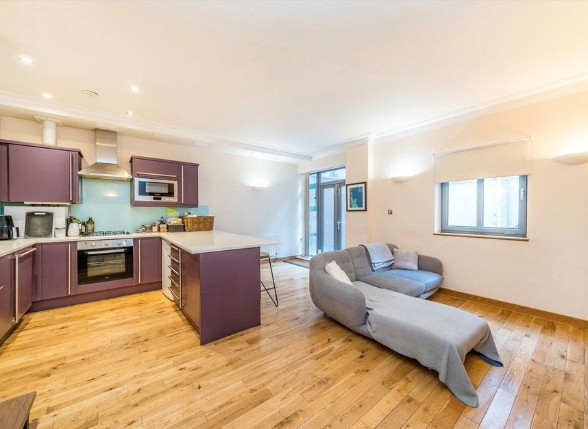Flat Cubitt Street in Greater London