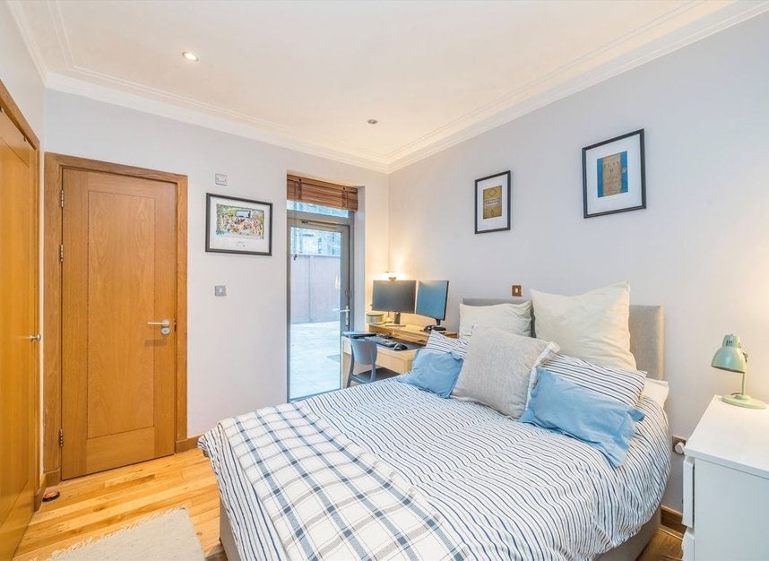 Flat Cubitt Street in Greater London